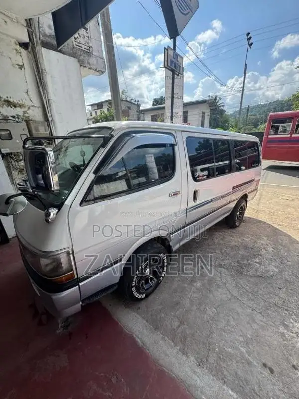 Toyota Dolphin 113 Super GL 1995 Van (Used)