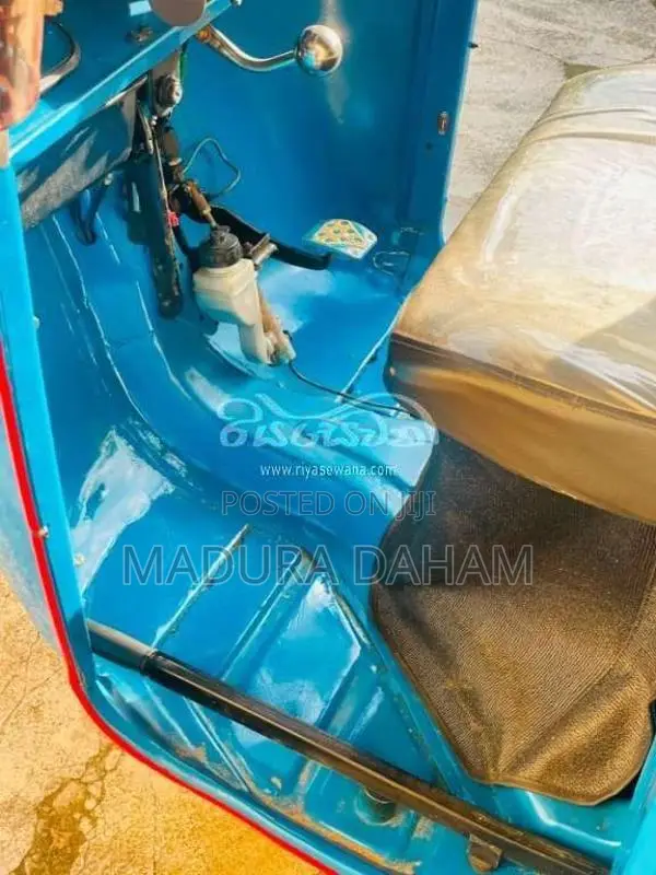 Bajaj RE 2 Stroke 2005 Three Wheel (Used)