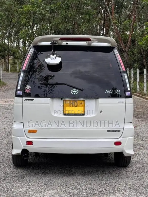 Toyota Noah KR42 GL 2000 Van (Used)