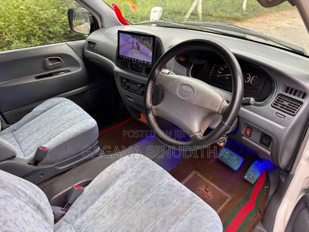 Toyota Noah KR42 GL 2000 Van (Used)