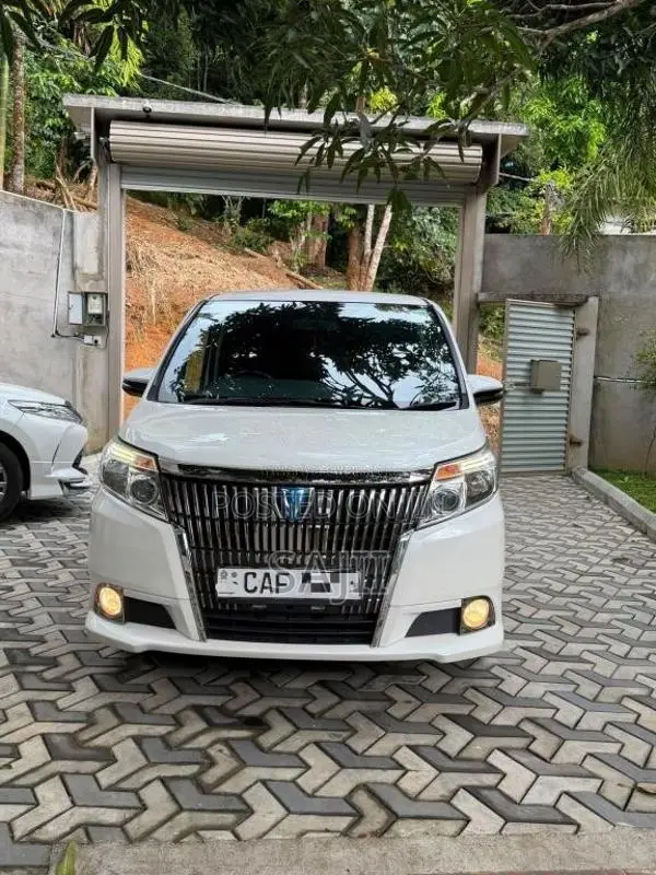Toyota Esquire GI 2015 Van (Used)