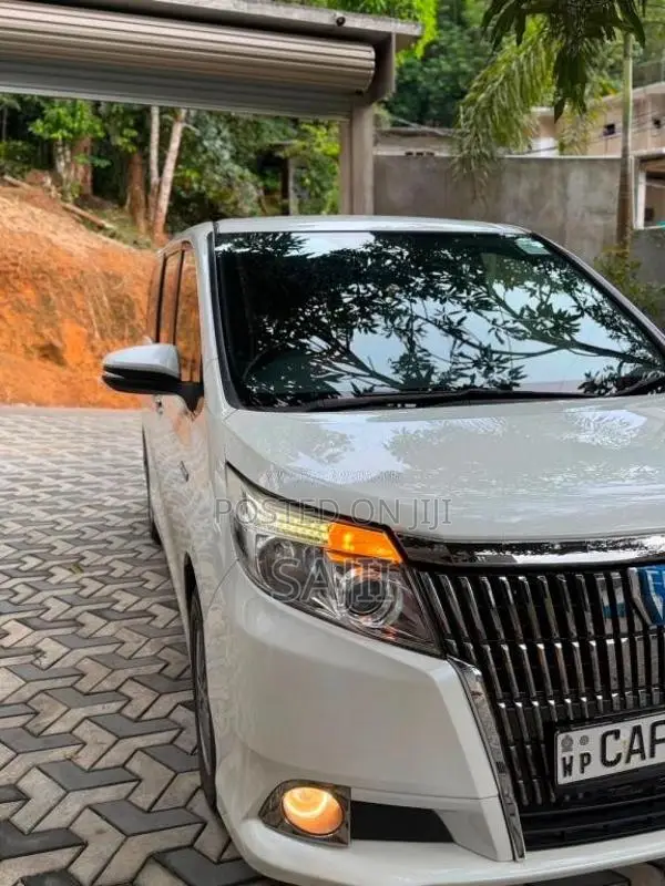 Toyota Esquire GI 2015 Van (Used)