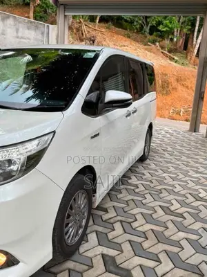 Toyota Esquire GI 2015 Van (Used)