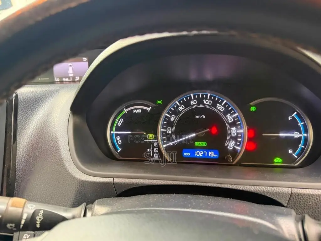 Toyota Esquire GI 2015 Van (Used)