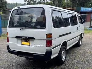 Toyota Dolphin LH113 1992 Van (Used)