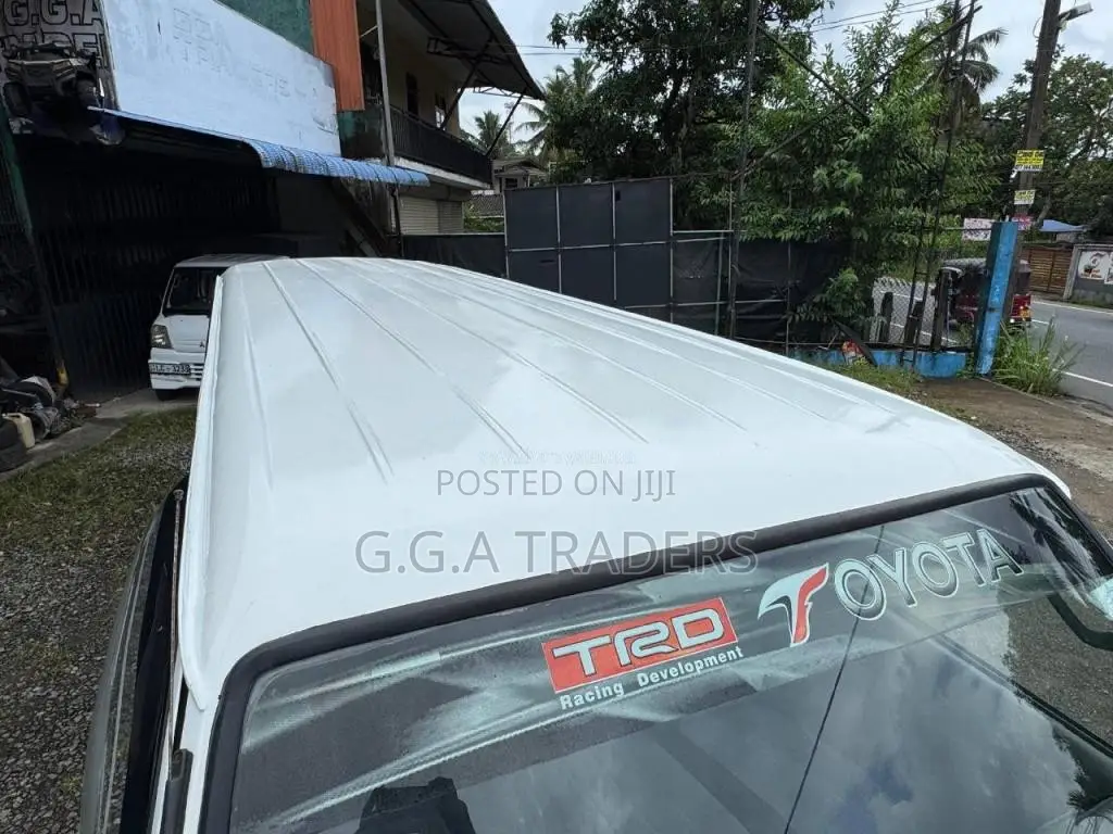 Toyota Dolphin LH113 1992 Van (Used)