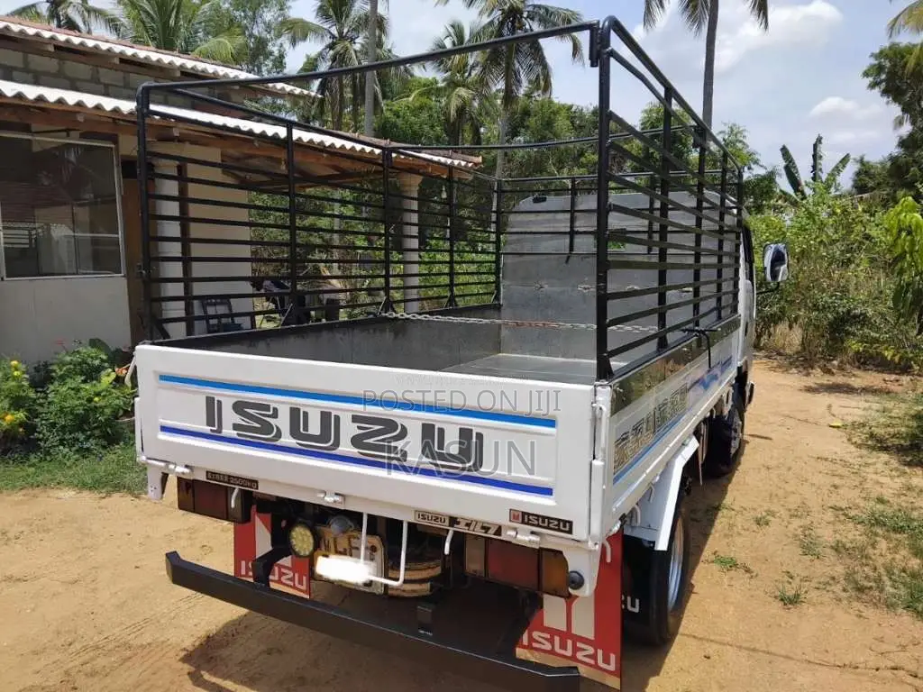 Isuzu ELF 2002 Lorry (Used)