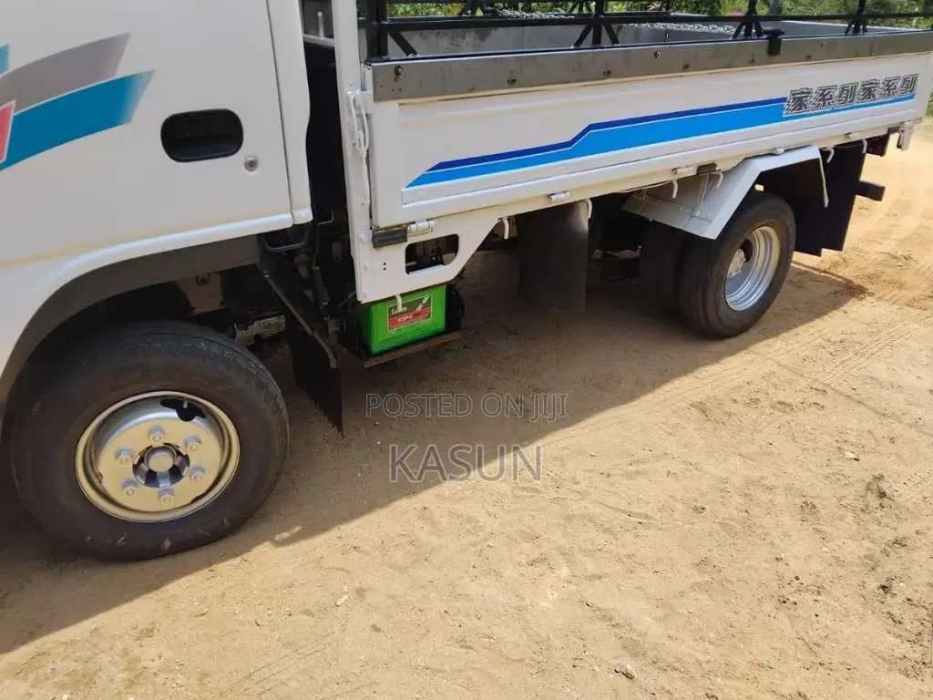 Isuzu ELF 2002 Lorry (Used)