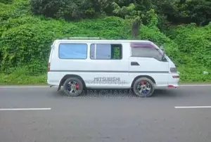 Mitsubishi Po5 Van 1995 Van (Used)