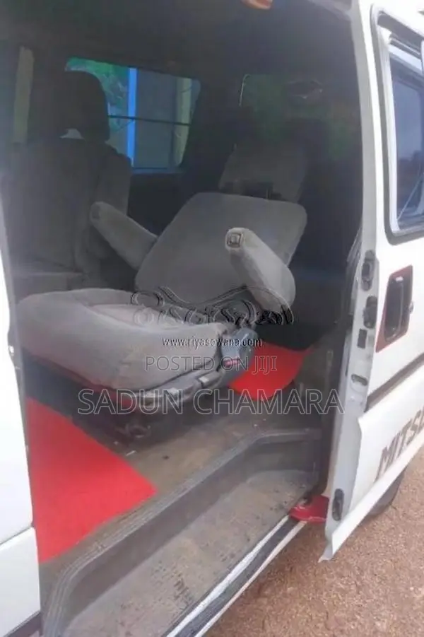 Mitsubishi Po5 Van 1995 Van (Used)