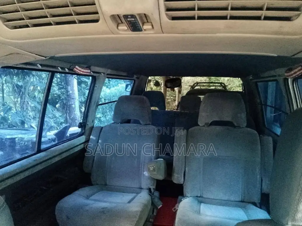 Mitsubishi Po5 Van 1995 Van (Used)