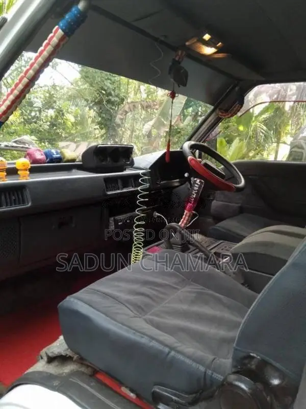 Mitsubishi Po5 Van 1995 Van (Used)