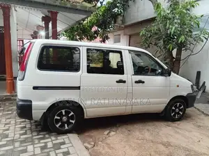 Toyota Noah KR42 2002 Van (Used)