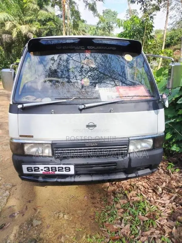 Nissan Van Nissan 1990 Van (Used)