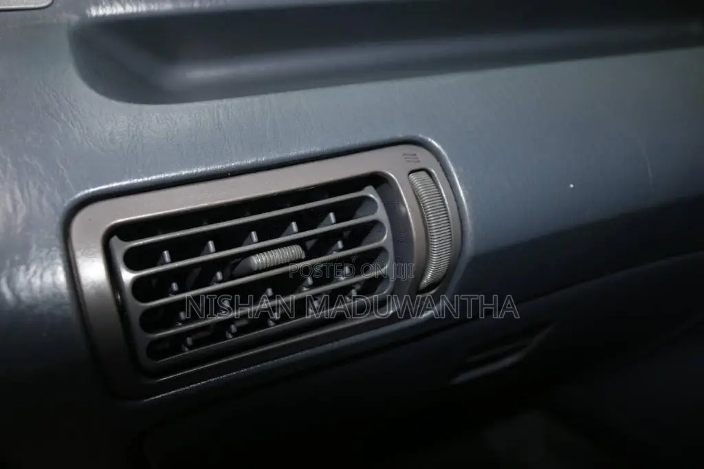 Toyota CR41 2003 Van (Used)