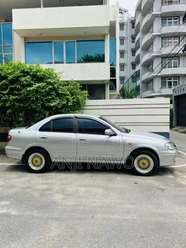 Nissan N16 2002 Car (Used)