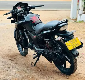 Hero Hunk 2014 Motorbike (Used)