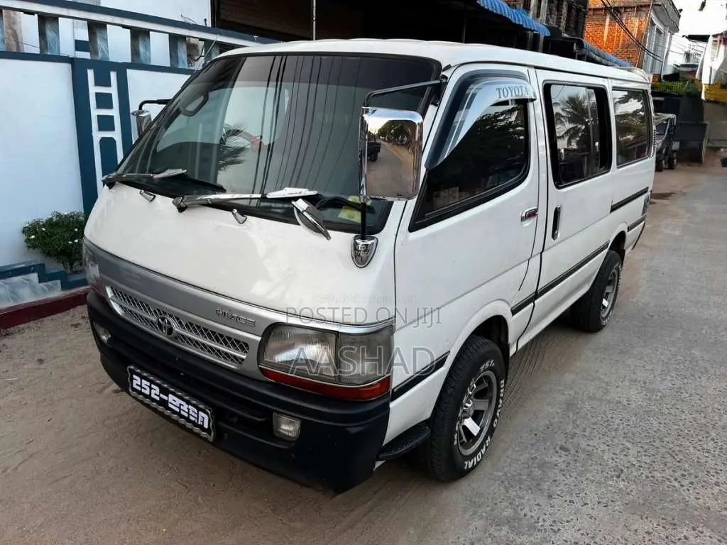 Toyota Dolphin 1995 Van (Used)
