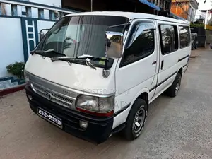 Toyota Dolphin 1995 Van (Used)