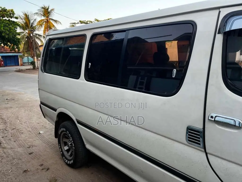 Toyota Dolphin 1995 Van (Used)