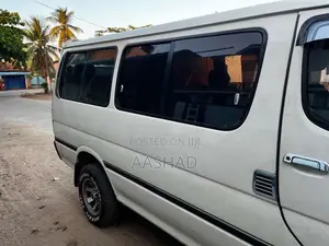 Toyota Dolphin 1995 Van (Used)
