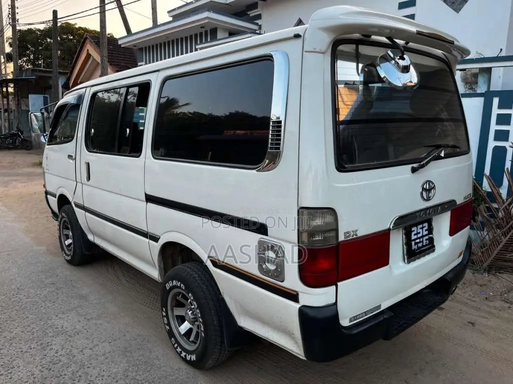 Toyota Dolphin 1995 Van (Used)
