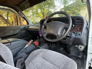 Toyota Dolphin 1995 Van (Used)