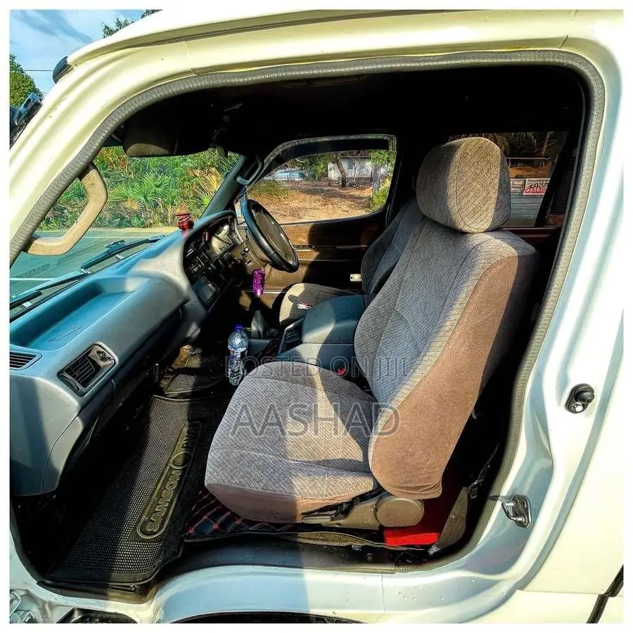 Toyota Dolphin 1995 Van (Used)
