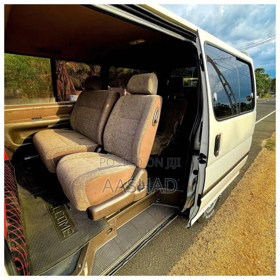 Toyota Dolphin 1995 Van (Used)