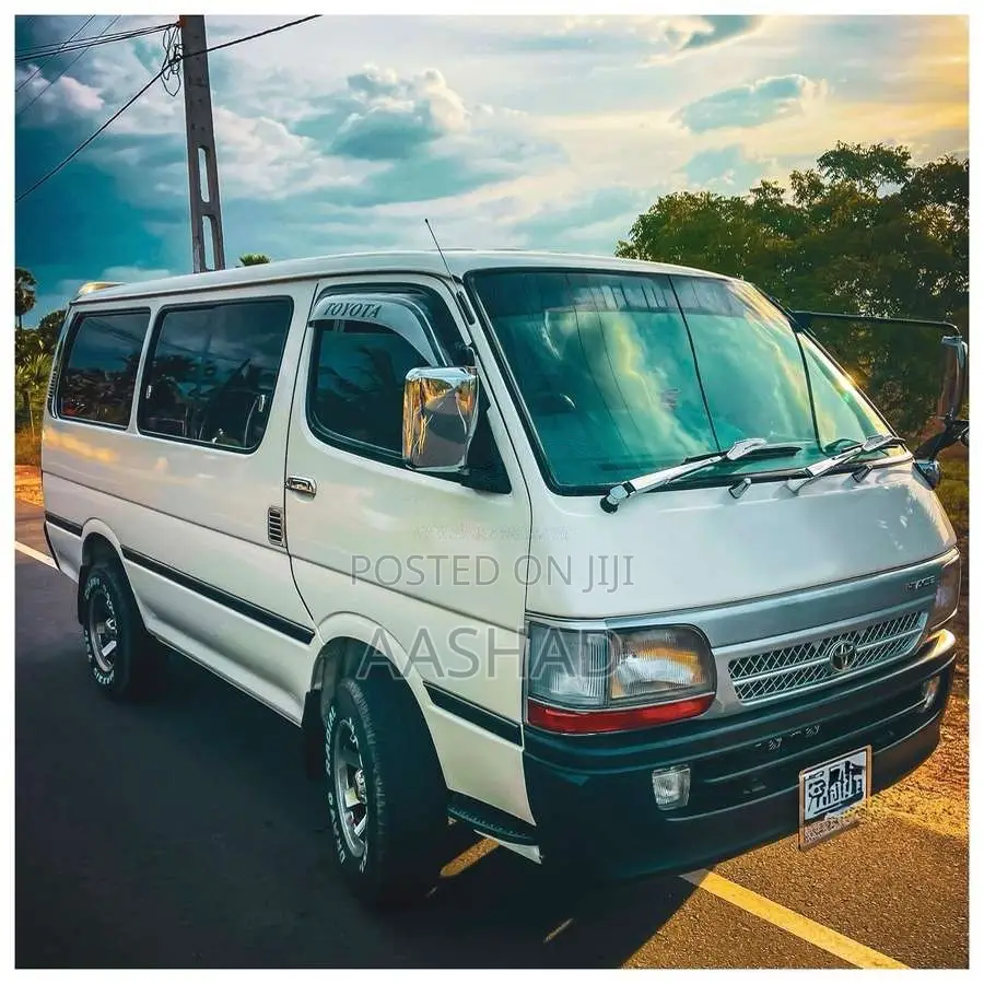 Toyota Dolphin 1995 Van (Used)