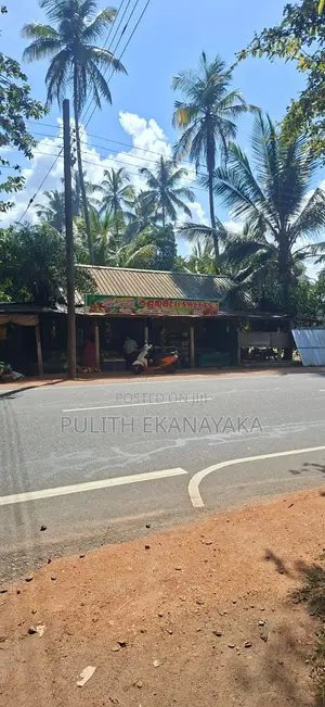 Commercial Shop Space for Rent – Wariyapola–Padeniya Main Road