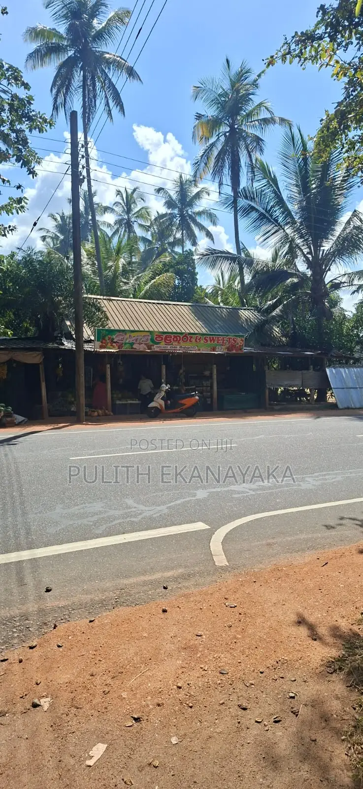 Commercial Shop Space for Rent – Wariyapola–Padeniya Main Road