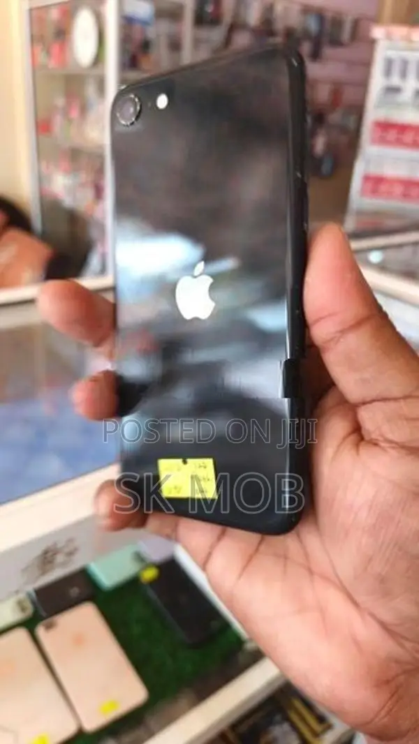 Apple iPhone SE 2 128gb (Used)