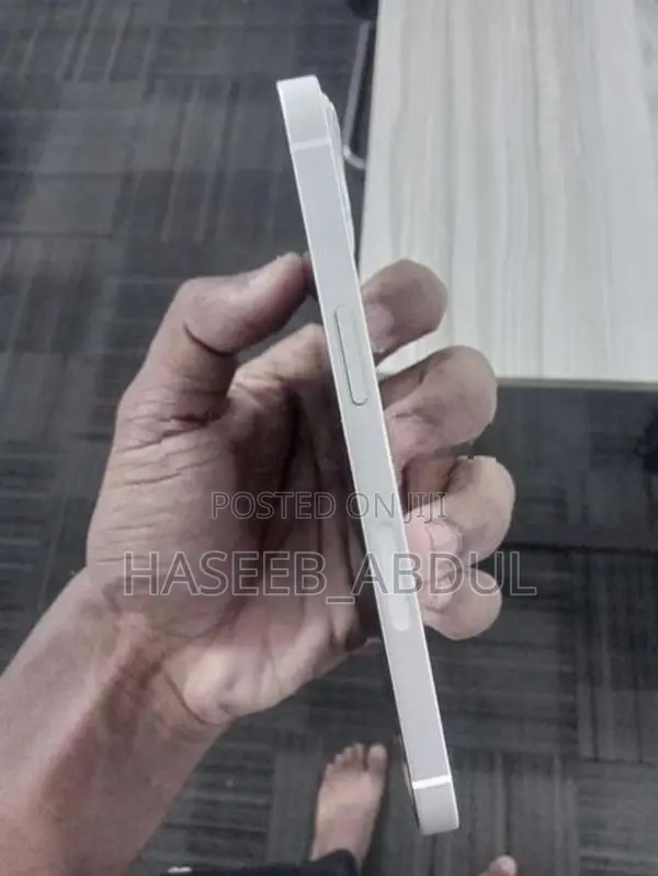 Apple iPhone 13 (Used)