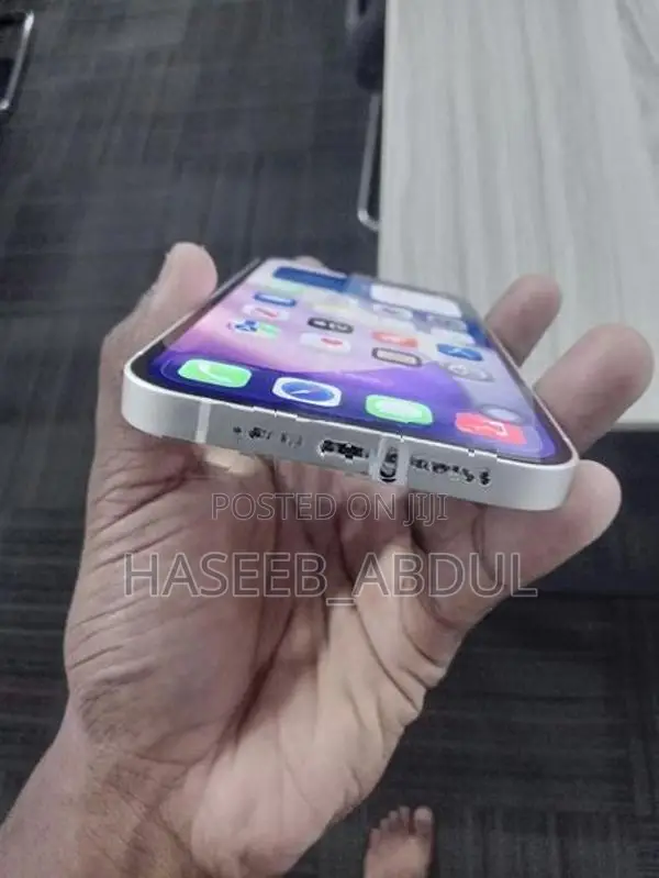 Apple iPhone 13 (Used)