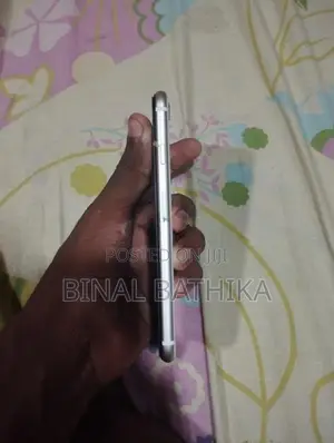 Apple iPhone SE 3 (Used)