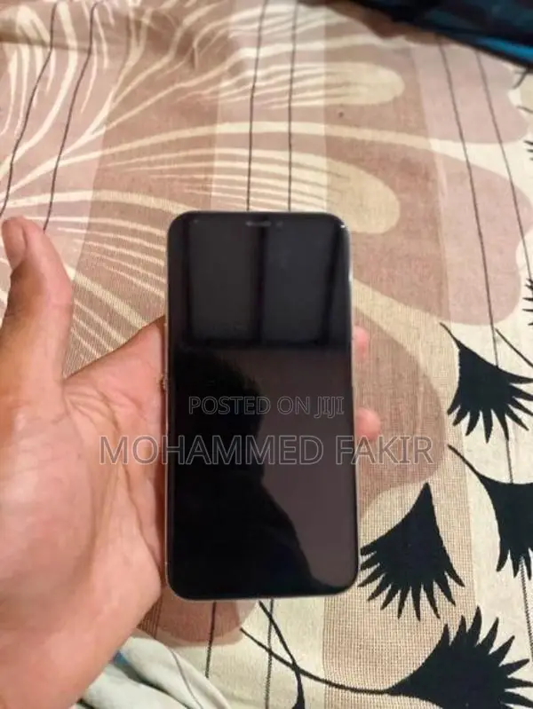 Apple iPhone XS (Used)