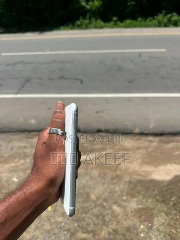 Apple iPhone XR (Used)