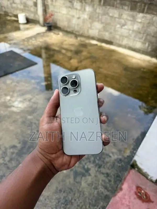 Apple iPhone 15 Pro (Used)