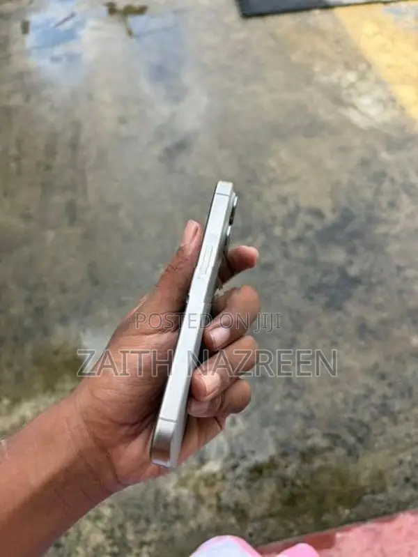 Apple iPhone 15 Pro (Used)