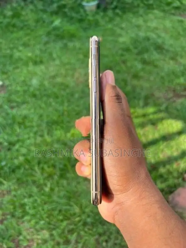 Apple iPhone 11 Pro Max 64GB (Used)