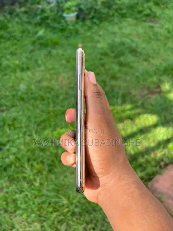 Apple iPhone 11 Pro Max 64GB (Used)