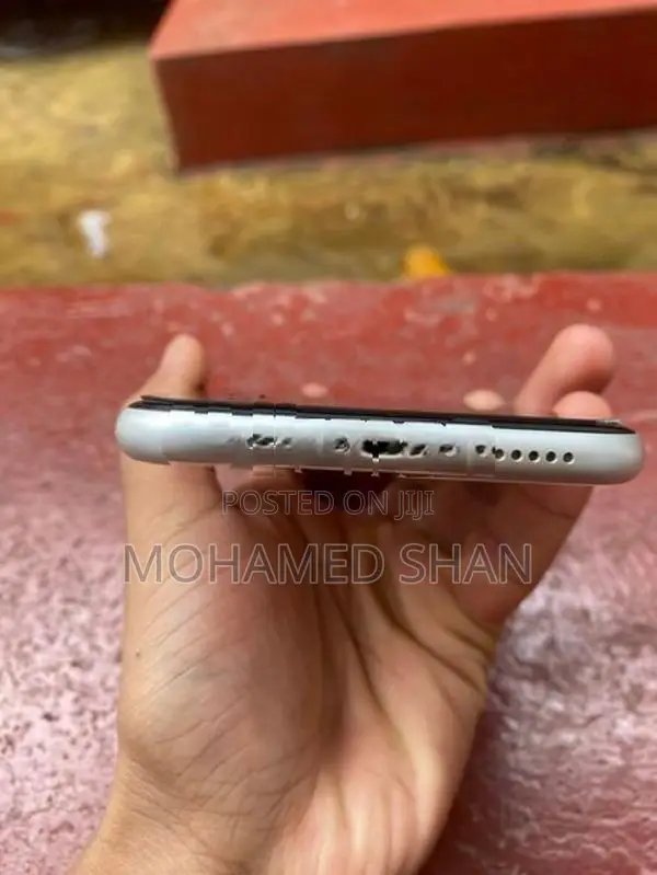 Apple iPhone XR (Used)