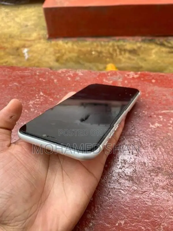 Apple iPhone XR (Used)