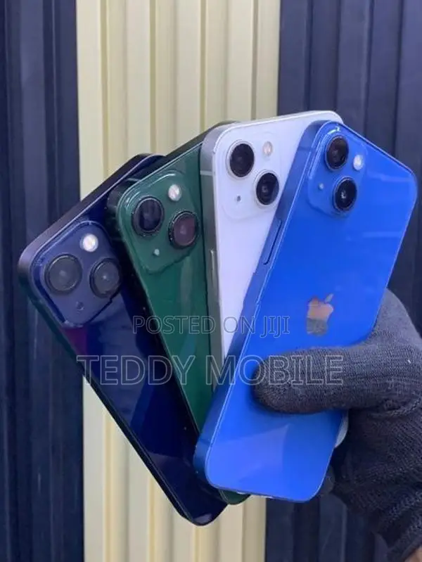 Apple iPhone 13 (Used)