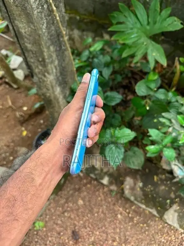 Apple iPhone XR (Used)