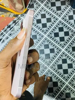 Apple iPhone 13 (Used)