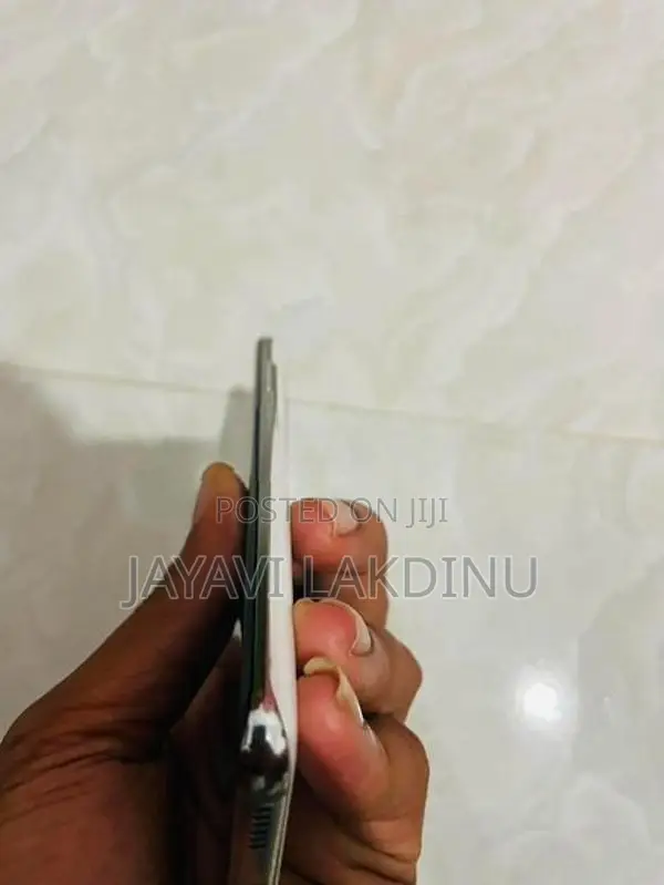 Samsung Galaxy S20 (Used)