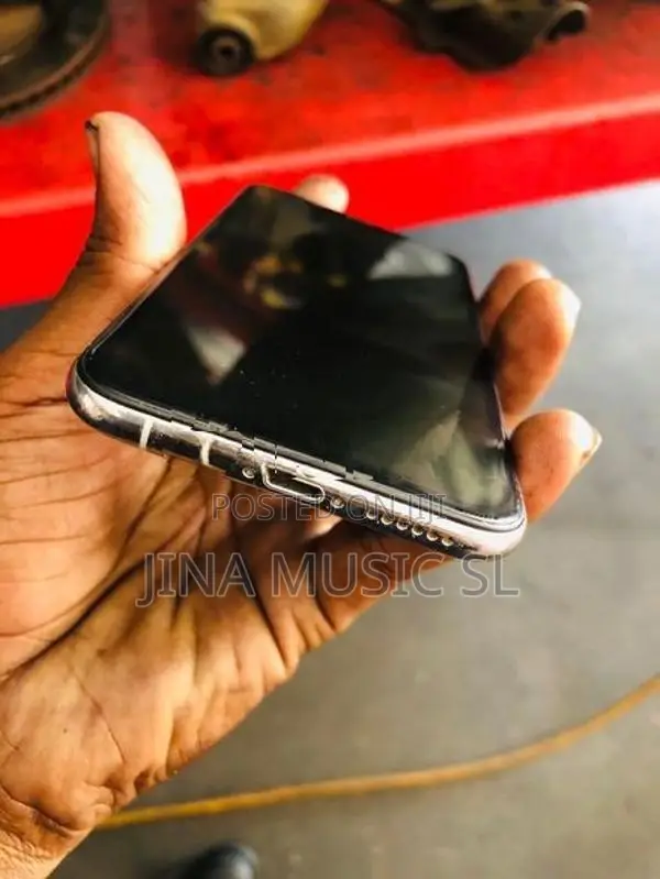 Apple iPhone XS (Used)