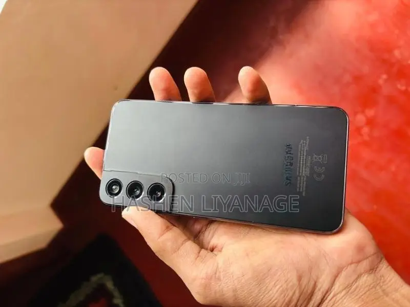 Samsung Galaxy S22 (Used)